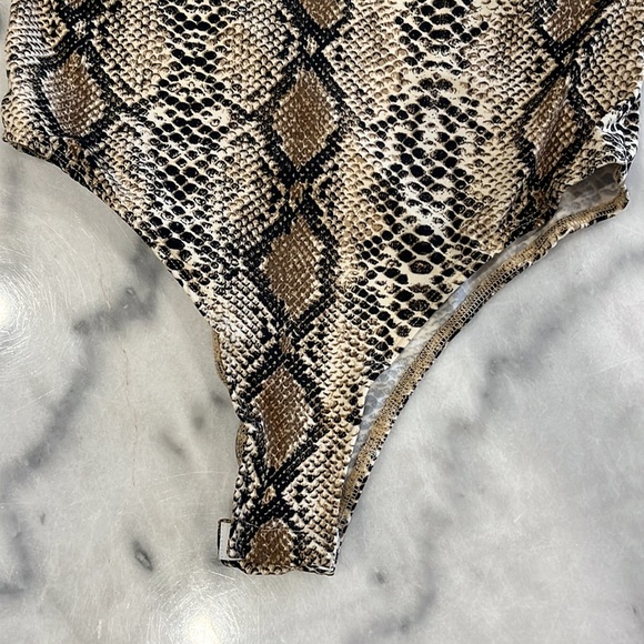 Zaful Snake Print Bodysuit, One Shoulder, Cut Out, Snap Closure Size 4 NWOT. - Picture 2 of 5